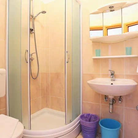 Apartamento With Parking Space Brela, Makarska - 6043 Brela