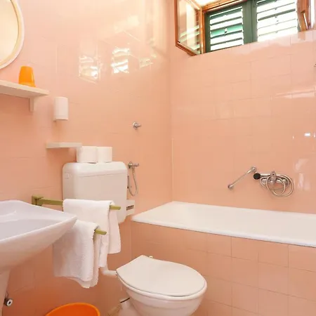 Apartamento With Parking Space Brela, Makarska - 6043 *